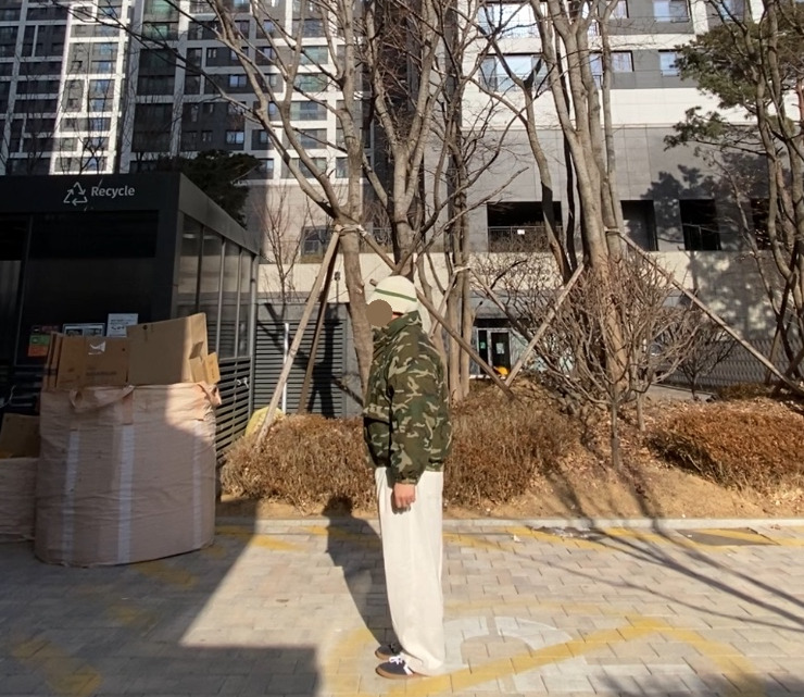 데일리룩('26.1.25.)티엔피 울니트 버킷햇 벙거지, 파르티멘토 카모패딩 카모점퍼 밀리터리패딩, 무신사스탠다드 와이드 벌룬 팬츠, 컨버스 올스타 클래식 트레이너 옥스 스웨이드