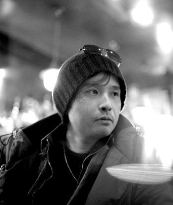 츠지 히토나리 작가