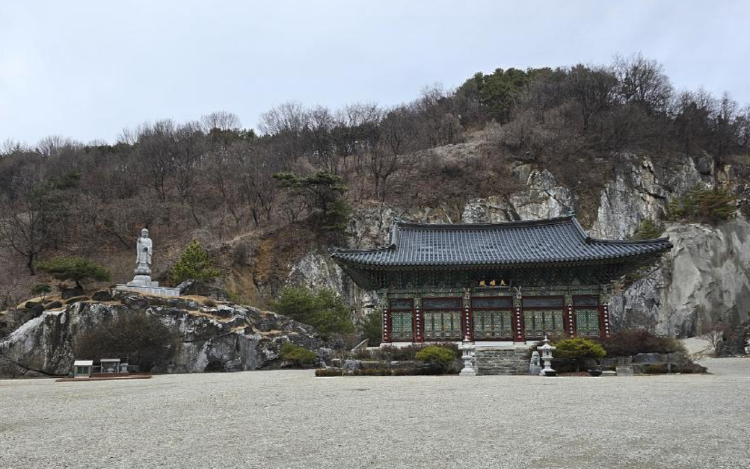 논산 반야사 동굴법당