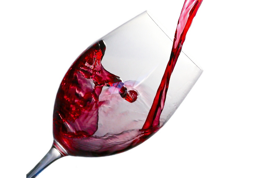 잔에 와인 채우는 사진