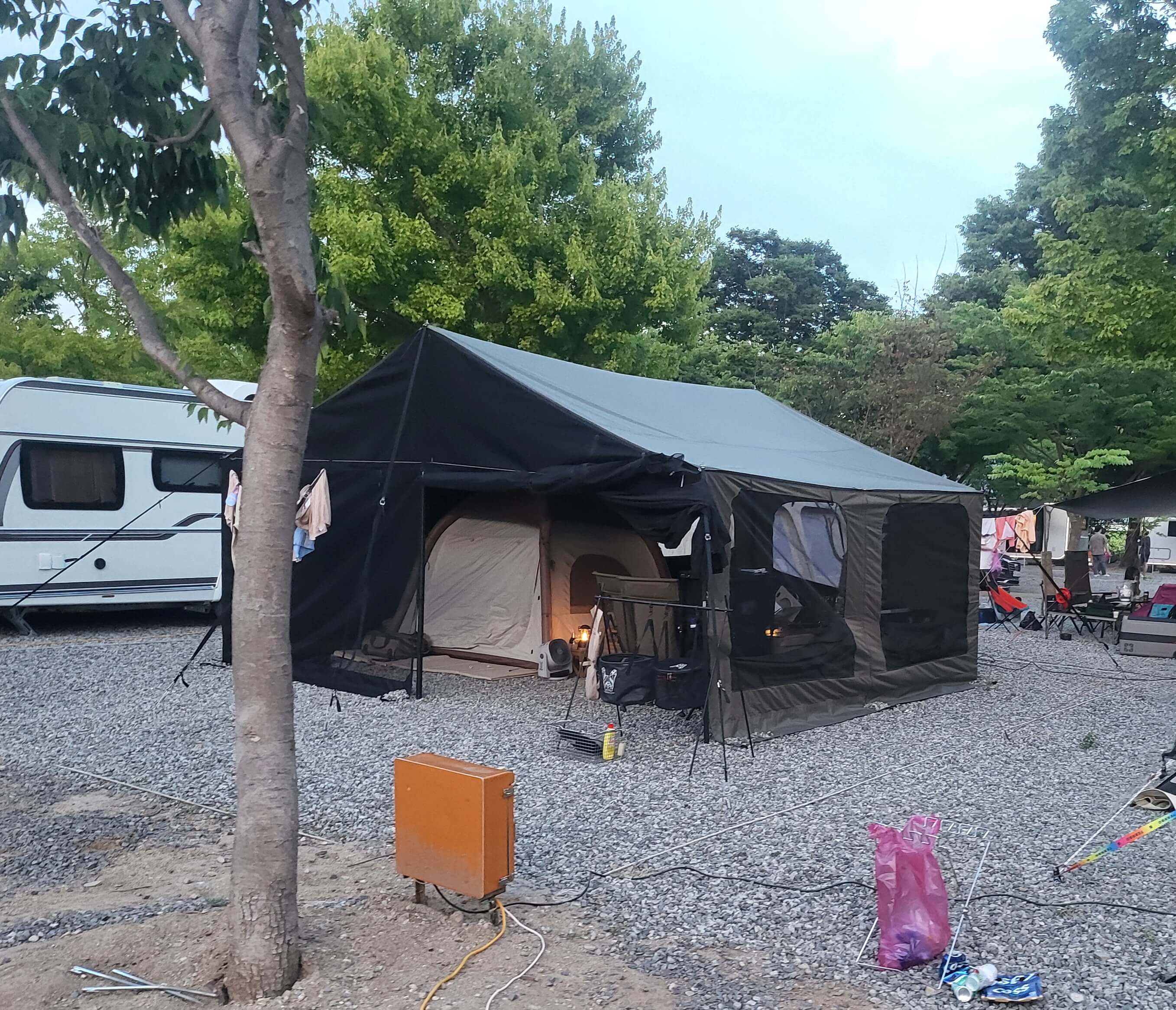 더위와 벌레를 차단하는 타프쉘