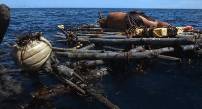 태풍때문에 기운이 없는 주인공 척