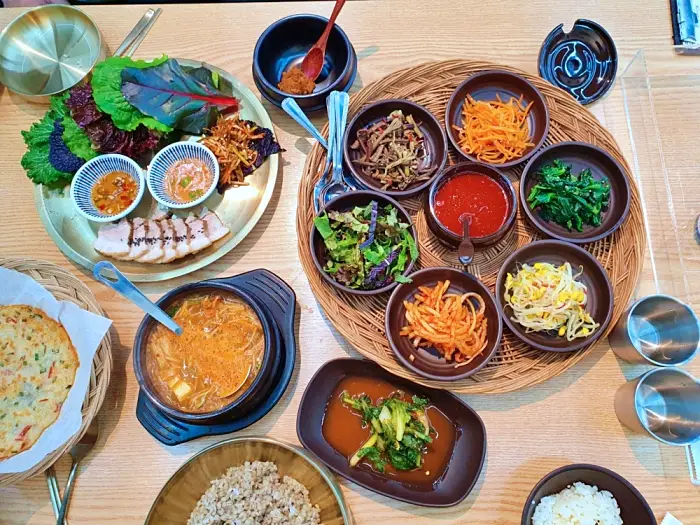 건강한 보리밥 한상차림 & 막걸리 셀프바 & 카페 무료 이용까지 보리밥 맛집 추천