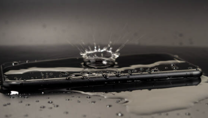 스마트폰 물에 빠졌을 때 대처법 완벽 가이드