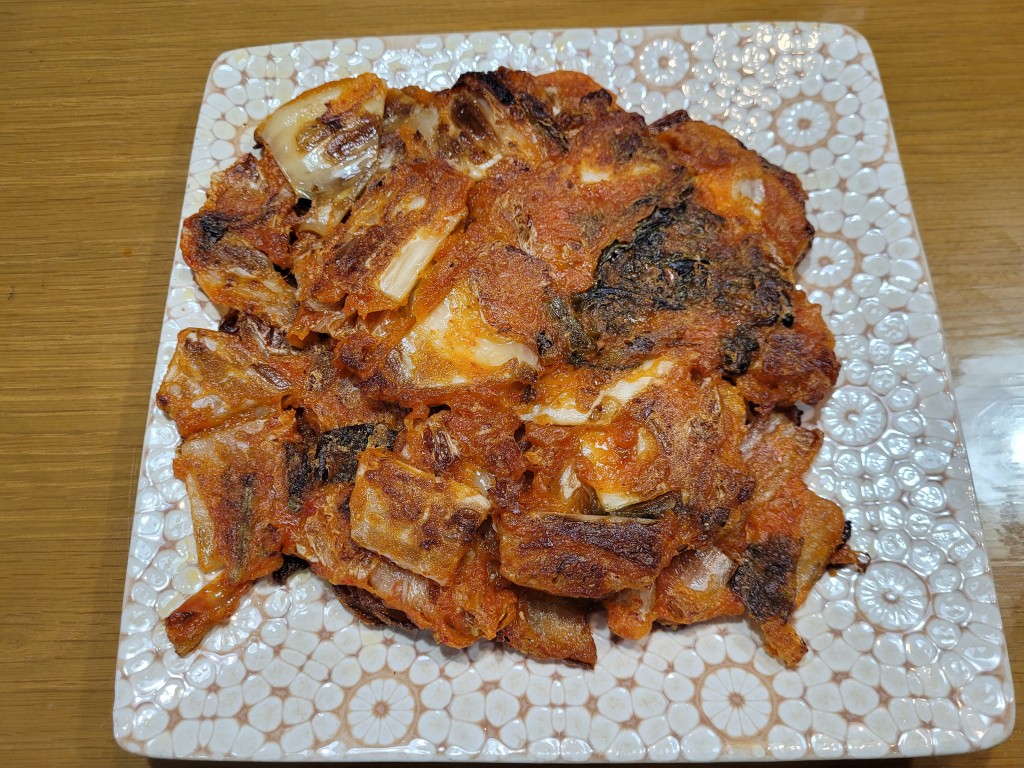 밀가루로 바삭하게 구운 김치전 완성 모습