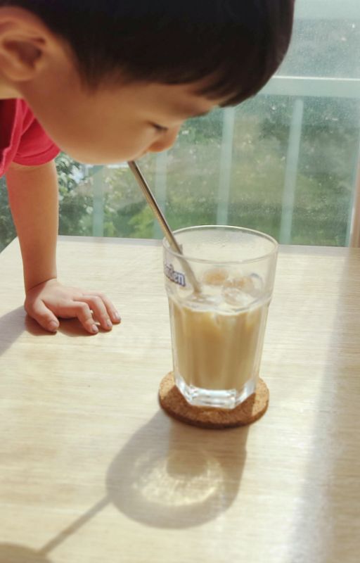 사진찍을때 자꾸 뺏어먹고 있는 쿠웅이