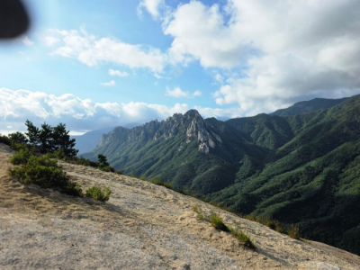 금강산 신선대에서 바라본 설악산 울산바위 전경