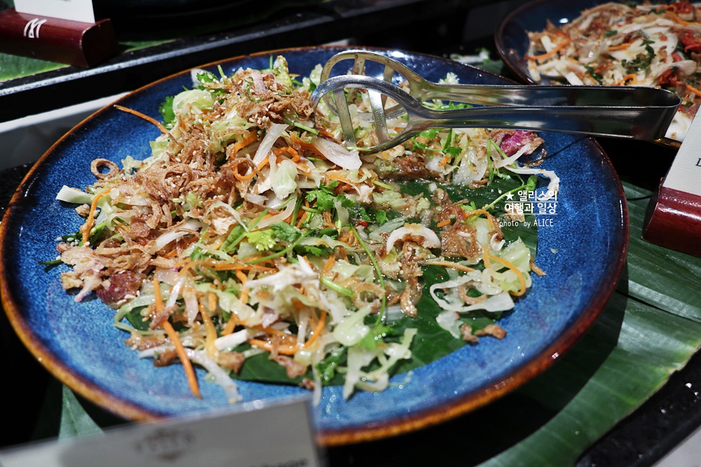 로열 호이안 엠갤러리 호텔 조식 후기 파이포 카페