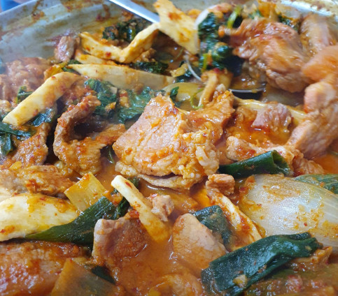 6시내고향 경산 자인공설시장 돼지찌개 두루치기 맛집