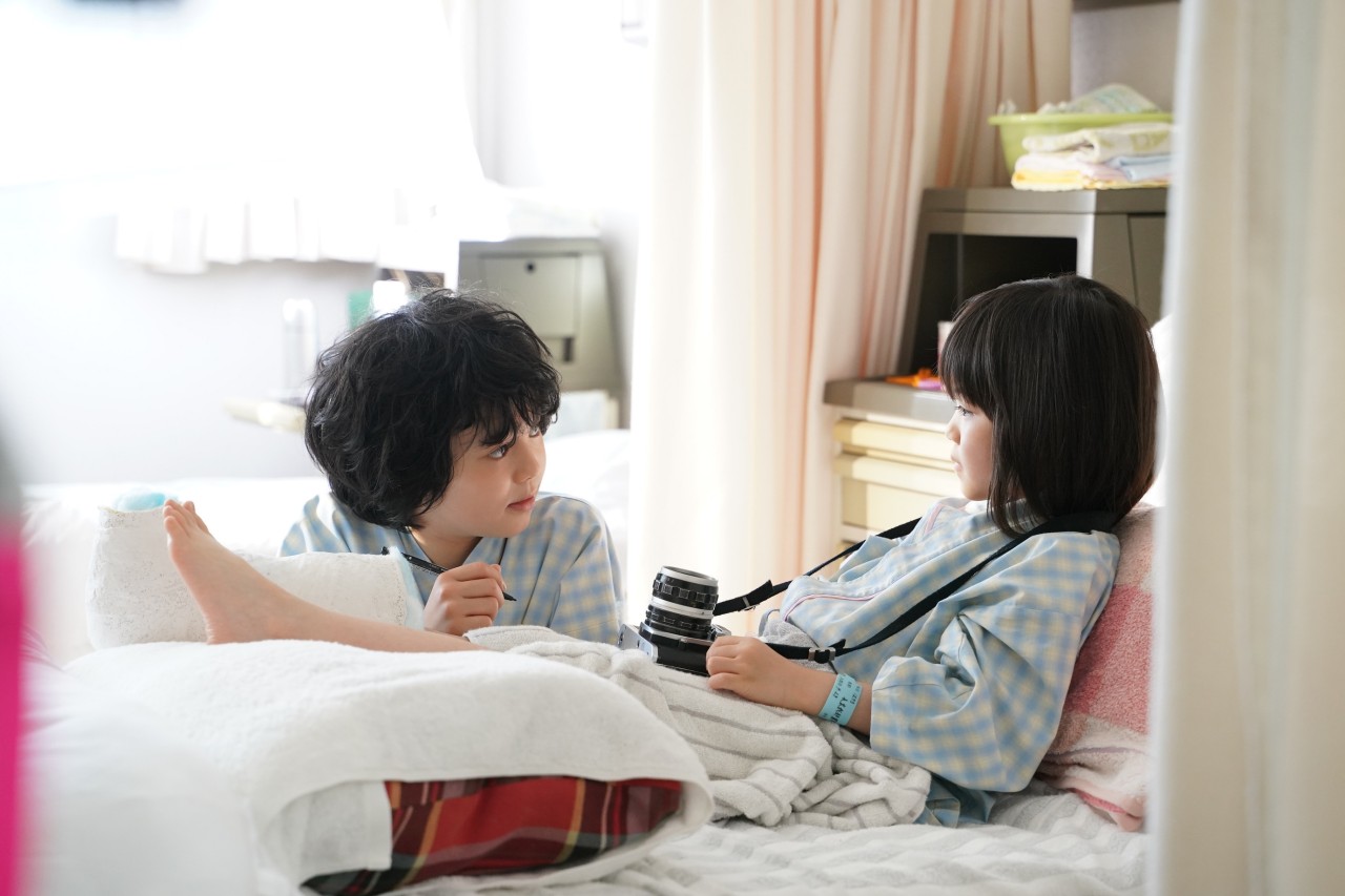 1초 앞 1초 뒤 주인공들의 어린 시절 모습