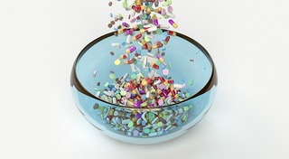 고함량 아르기닌 장기복용시 주의해야할 점과 관련해 알약이 과하게 많은 것 같은 이미지