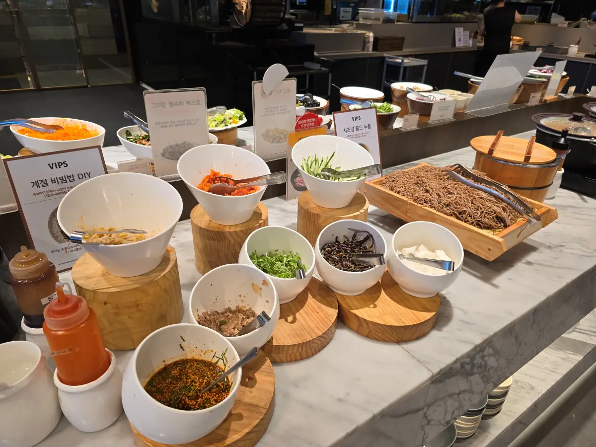 빕스 샐러드바 사진: 비빔밥재료