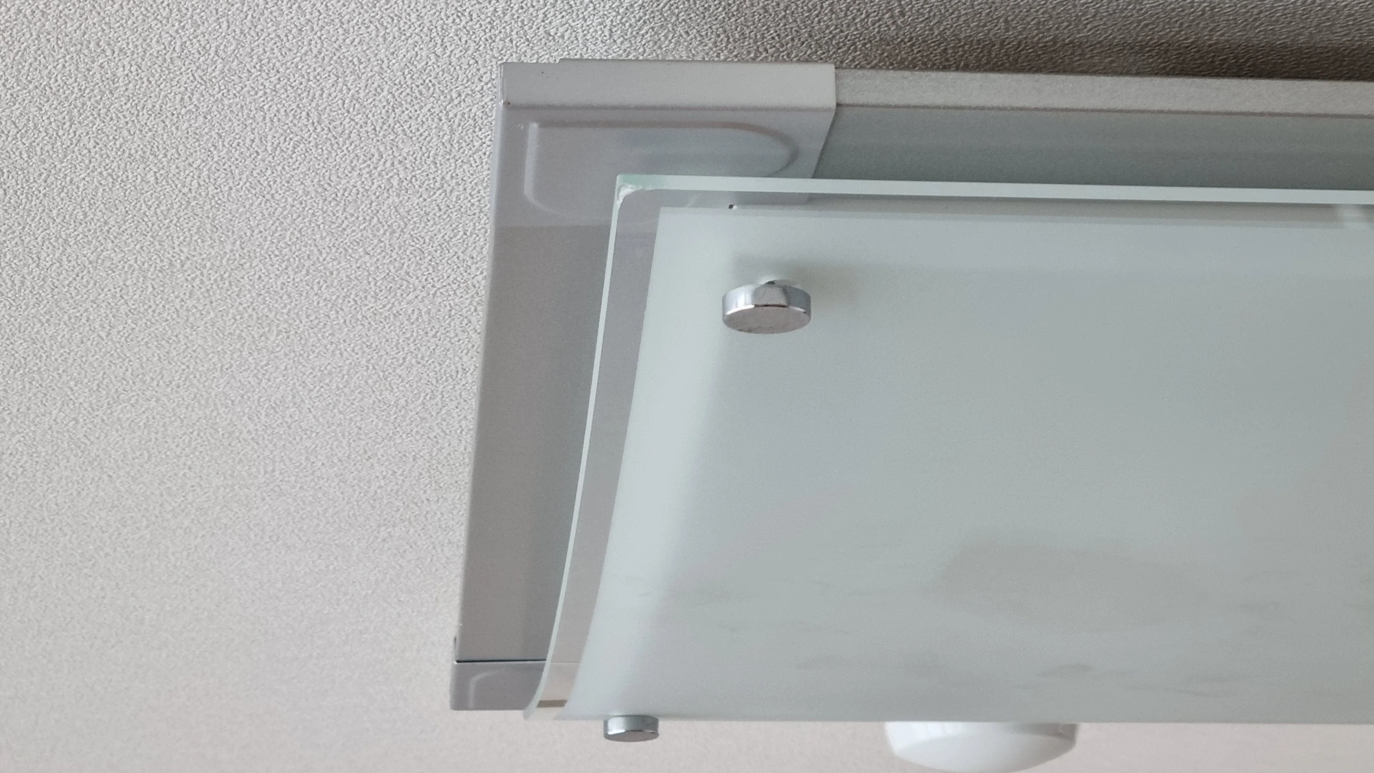 삼파장 전등 커버 고정 너트