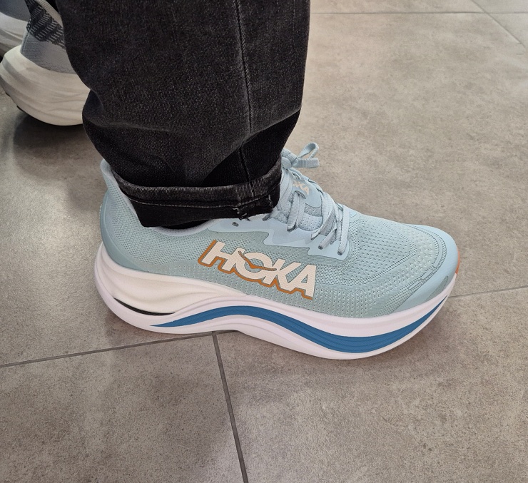 호카 무릎 보호 러닝화