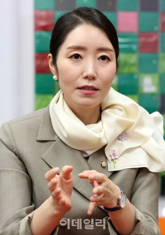 강선우 국회의원 프로필 총정리|나이·고향·학력·남편·가족·정치경력·갑질 의혹·공천헌금 재판