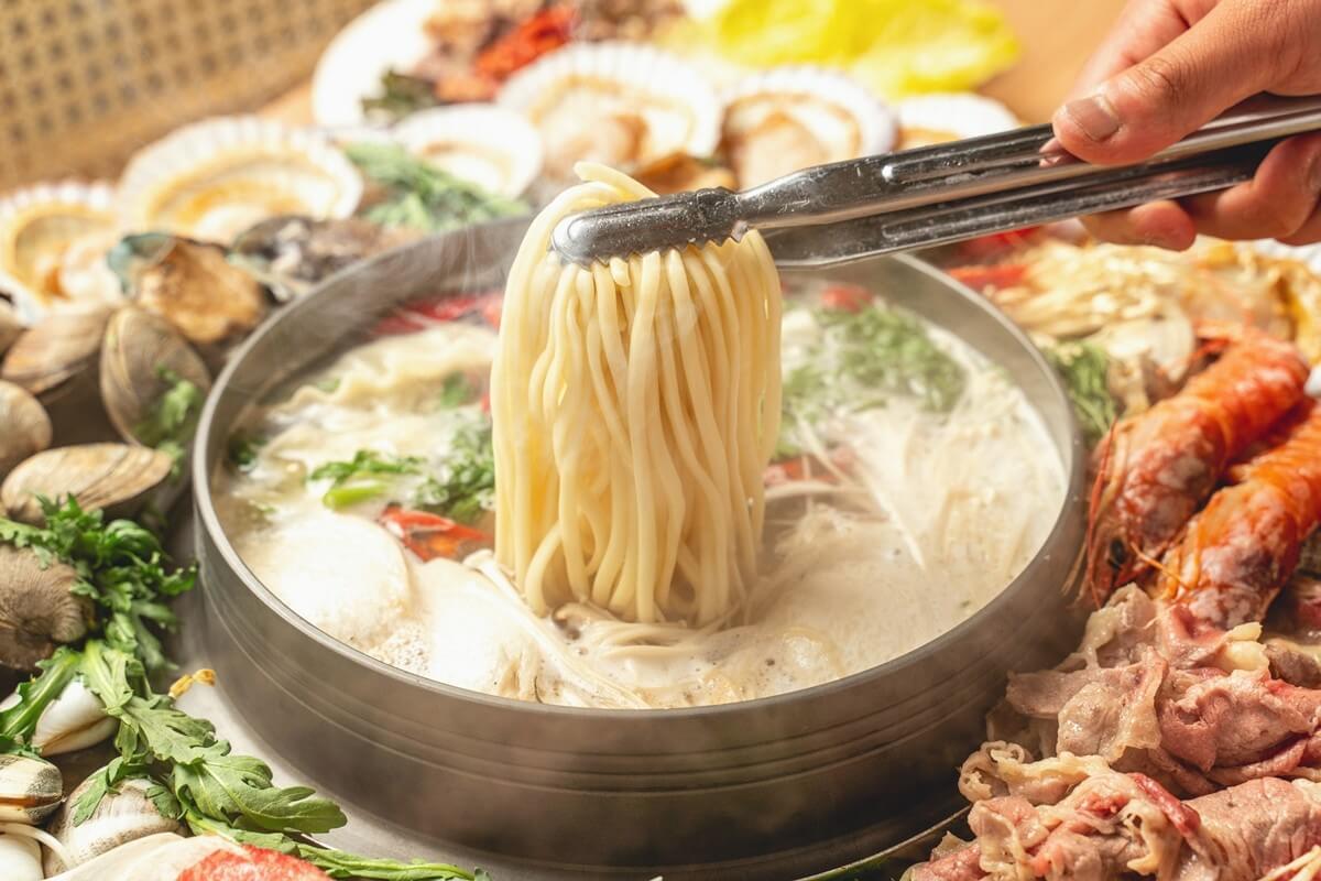 생방송오늘저녁 꽃쟁반칼국수 오이도 칼국수 맛집