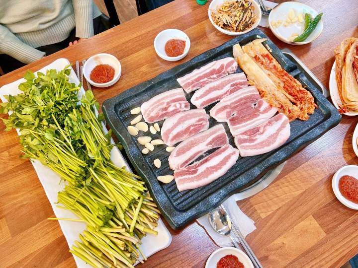입 안 가득 즐기는 봄의 맛 미나리 삼겹살 해물전 청도 맛집 추천 생방송투데이 자족식당
