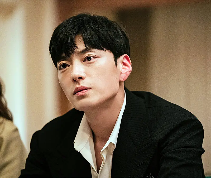 멱살 한번 잡힙시다에서 검은 정장을 입은 장승조