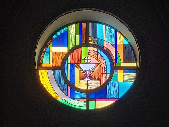 충주 문화동성당 스테인드글라스 사진