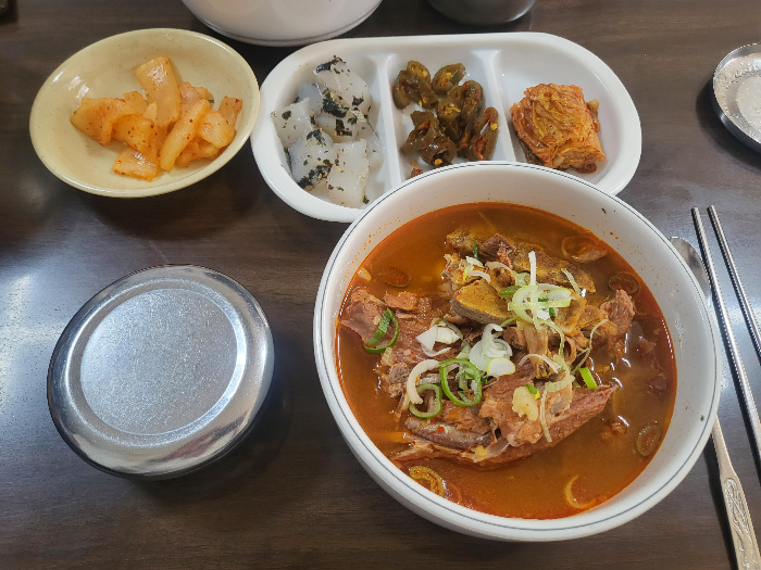 청실홍실 감자국