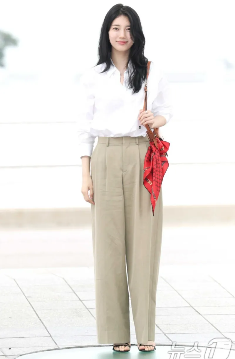 수지셀린느, 수지공항패션, 수지귀국패션, 수지패션, 수지트리옹프백, 셀린느트리옹프, 셀린느가방추천, 셀린느공항룩, 셀린느코디, 셀린느앰버서더, 뷔셀린느, 박보검셀린느, 셀린느25ss, 파리패션위크2025, 수지패션분석, 수지셀린느룩, 수지착장정보, 셀럽공항패션, 셀럽명품가방, 여자공항패션, 명품패션, 명품가방추천, 프렌치시크룩, 꾸안꾸공항패션