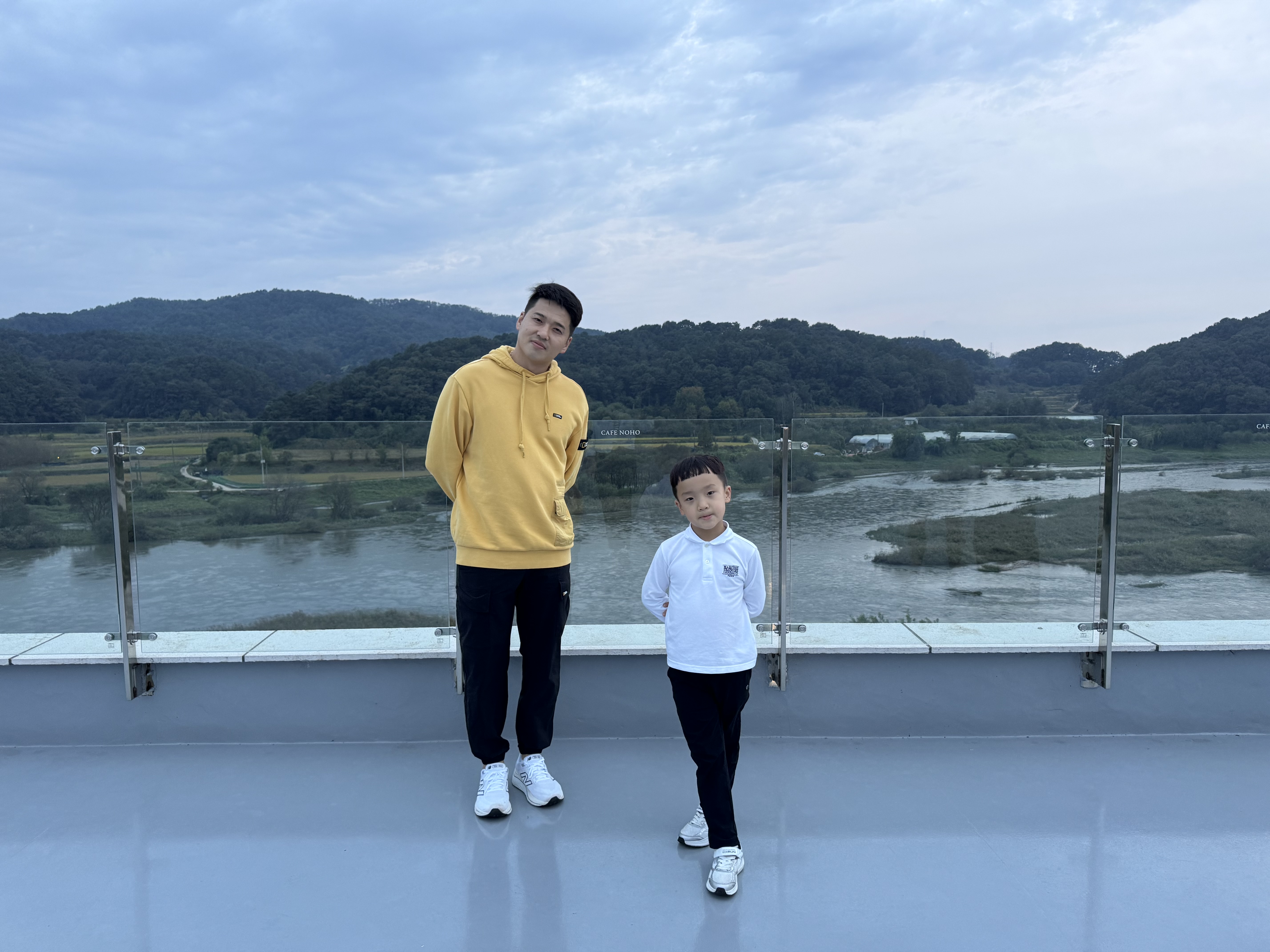 세종 노호카페 루프탑과 금강뷰 노을 전경