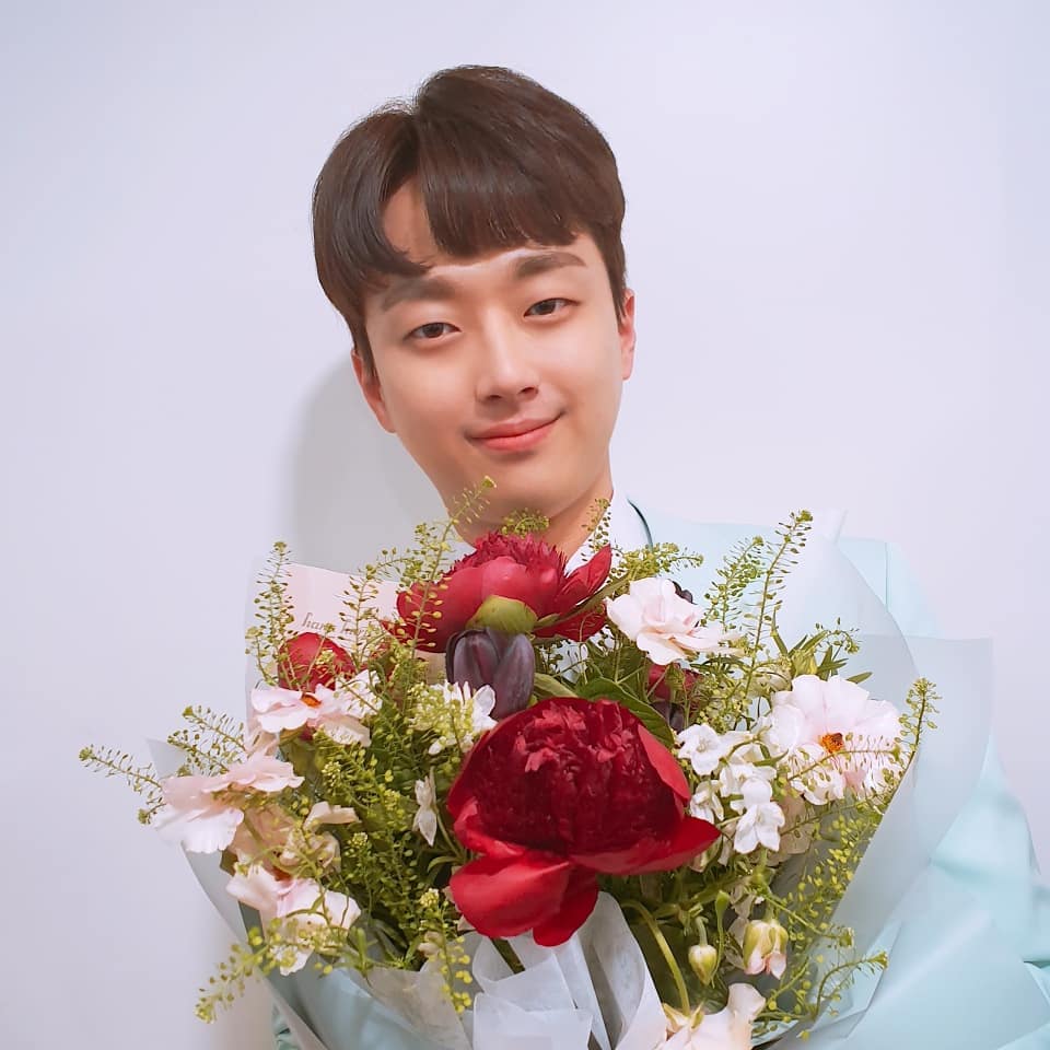 이찬원 나이, 콘서트, 팬카페, 키, 몸무게, 고향, 가족, 노래 학력 이찬원의 선물