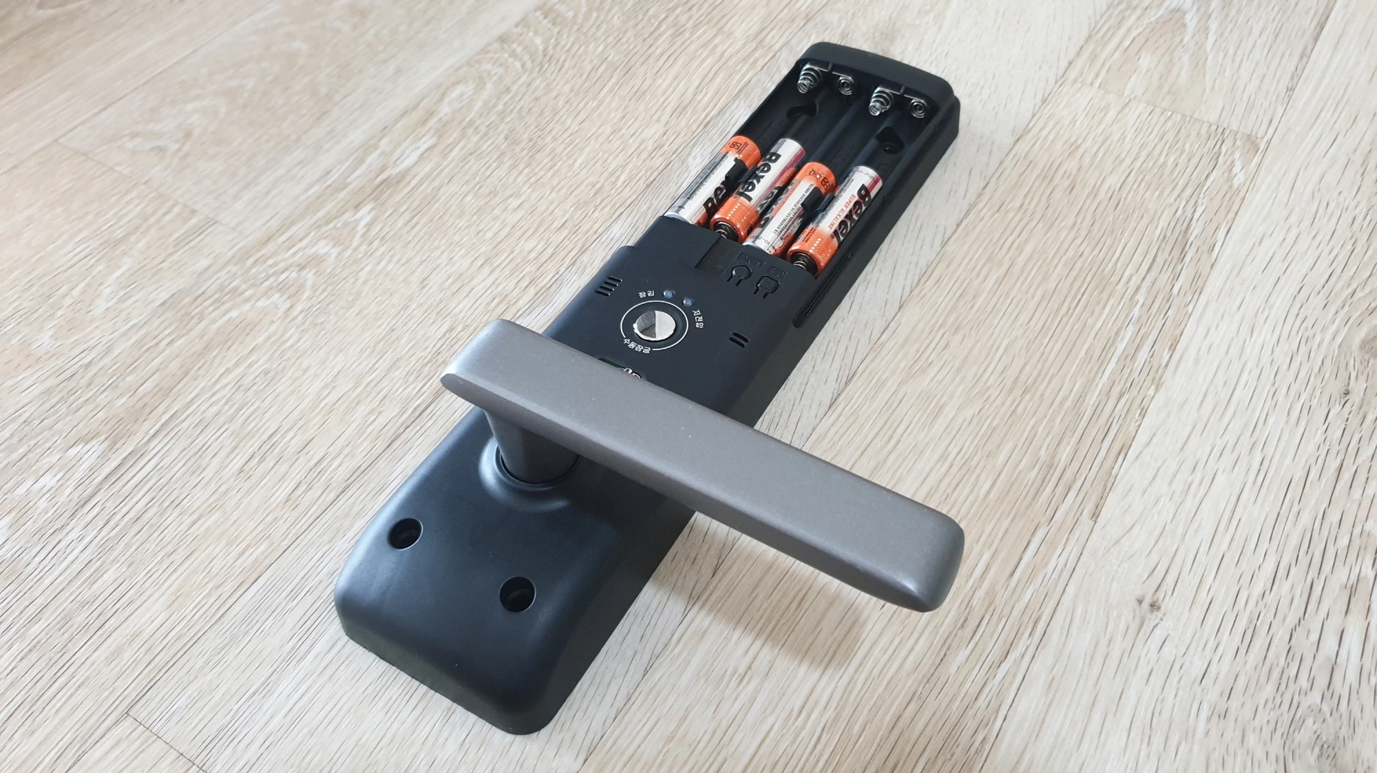 레버 손잡이 오른쪽 사용 모습