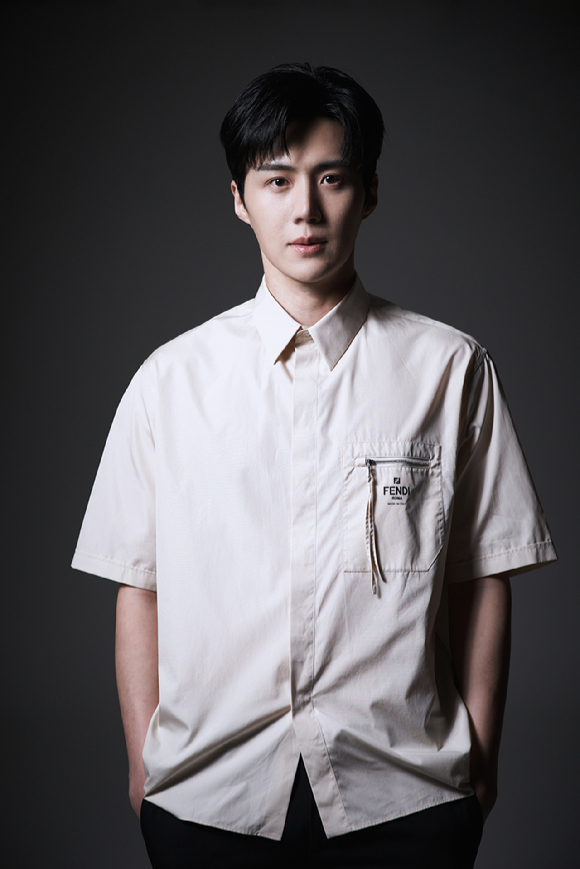 배우 김선호가 영화 &#39;귀공자&#39;(감독 박훈정) 인터뷰에 앞서 포즈를 취하고 있다. [사진=NEW]