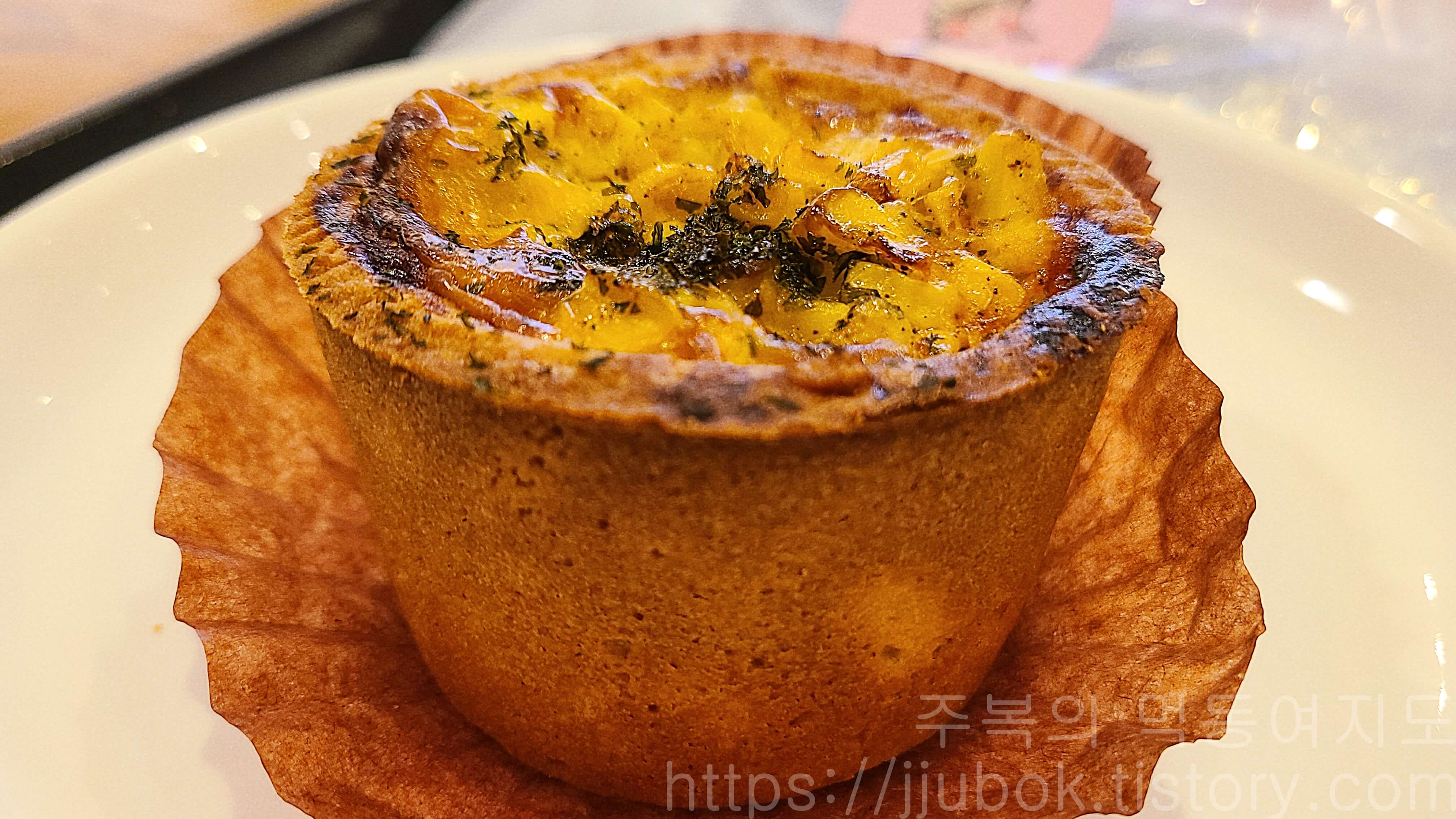 아롬-베이크-마약-콘치즈-타르트-2