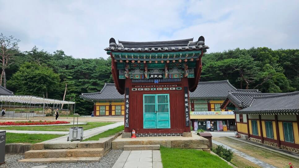 화성 용주사 : 정조의 효심이 깃든 효 사상과 불교 문화가 공존하는 천년 사찰