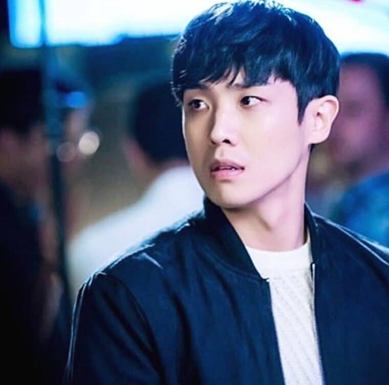 배우-이준