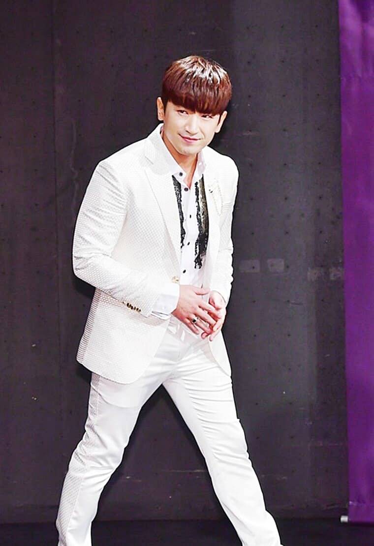 가수-이민우