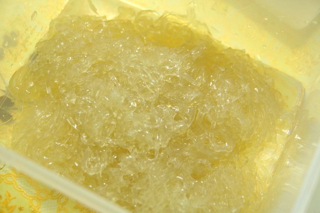 잘라놓은 우뭇가사리 묵 모습