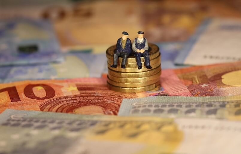 지폐-동전-미니피규어