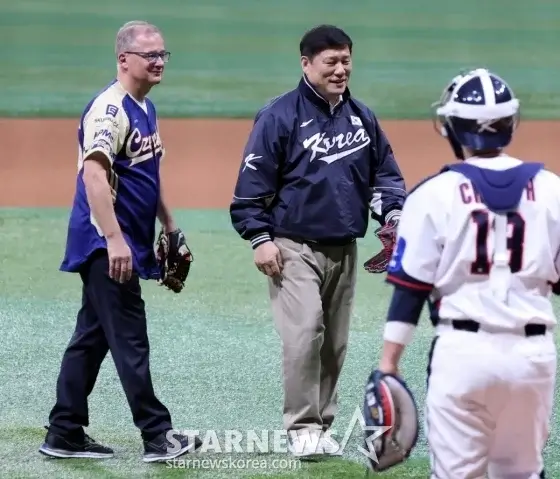 허구연 총재 한국-체코 야구 외교 무대