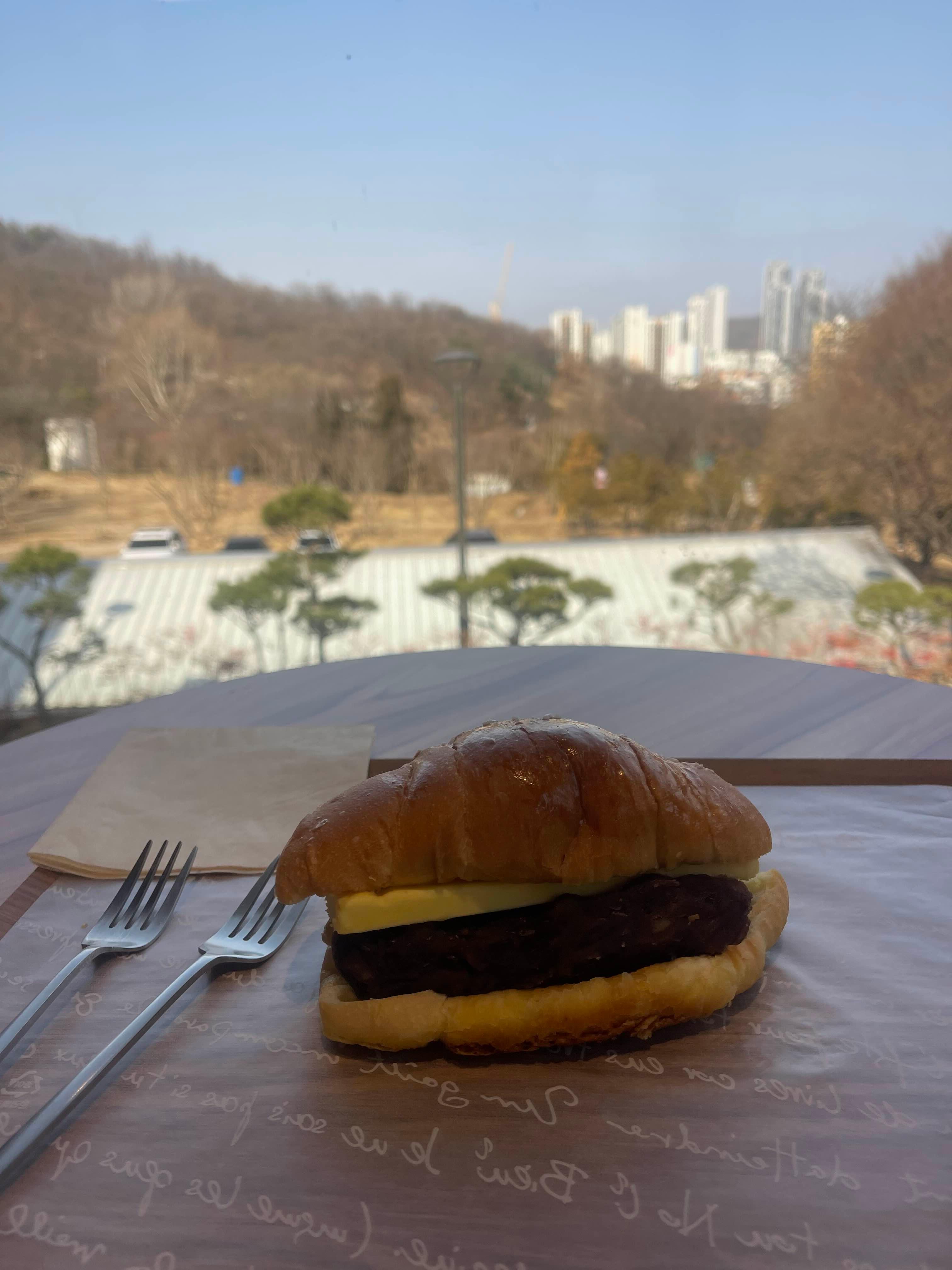 부천 클로버베이커리 카페 앙버터 소금빵