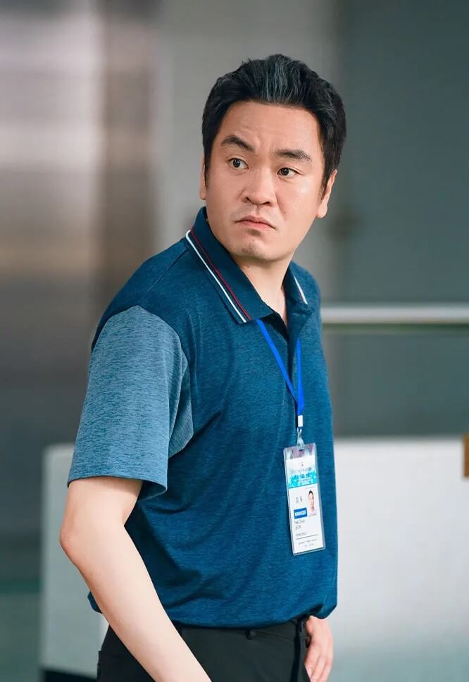 드라마 트라이 이상혁의 홍보포스터로 사격부 감독 전낙균역을 맡았습니다.