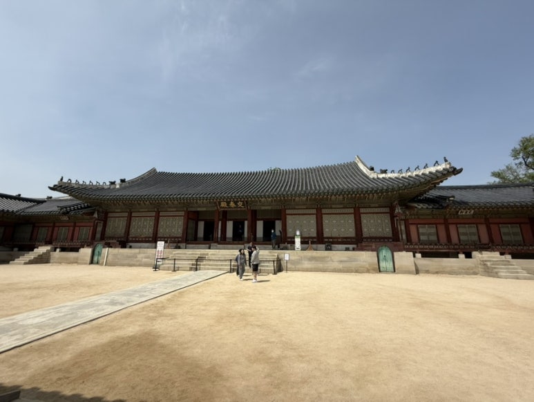 교태전 전경
