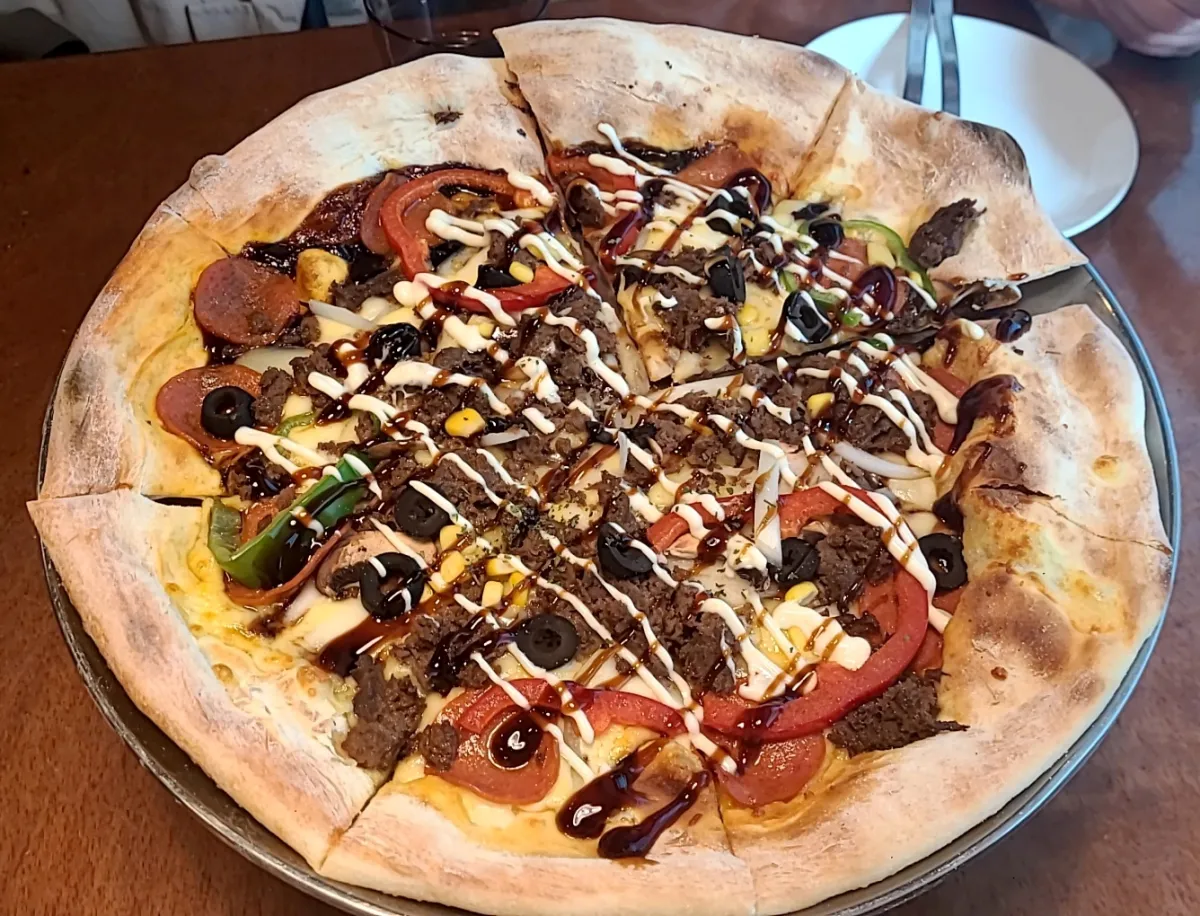 테이블위-불고기콤비네이션피자한판