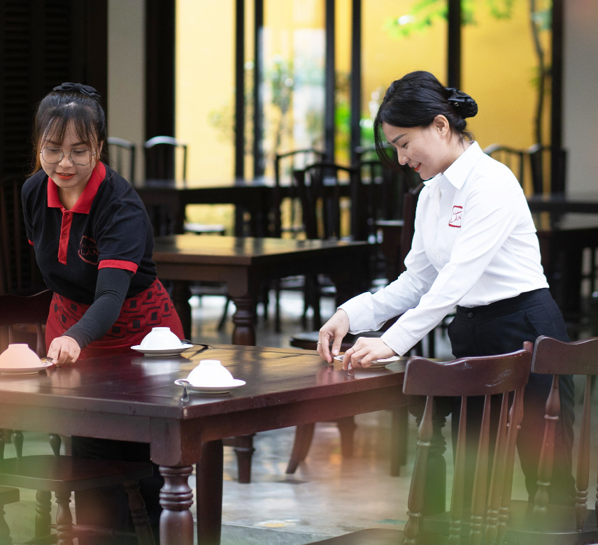 다낭맛집 마담란 직원