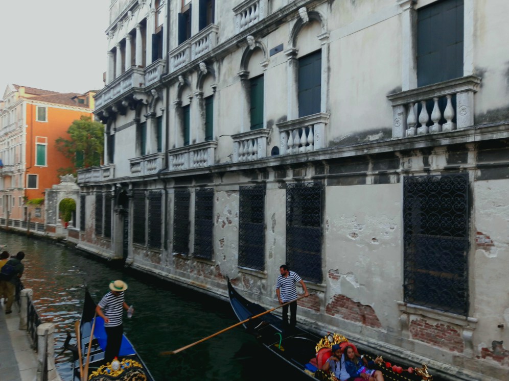 베니스에 사랑에 빠지게 만든 8가지
