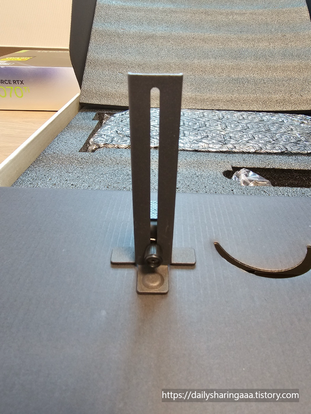 ZOTAC_RTX4070Ti_Trinity_OC_D6X_12GB_그래픽카드_지지대