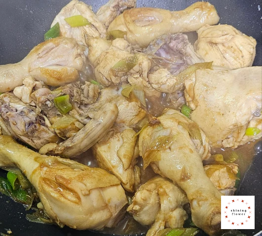 닭볶음탕-끓인 진간장 닭에 고루 입혀주기