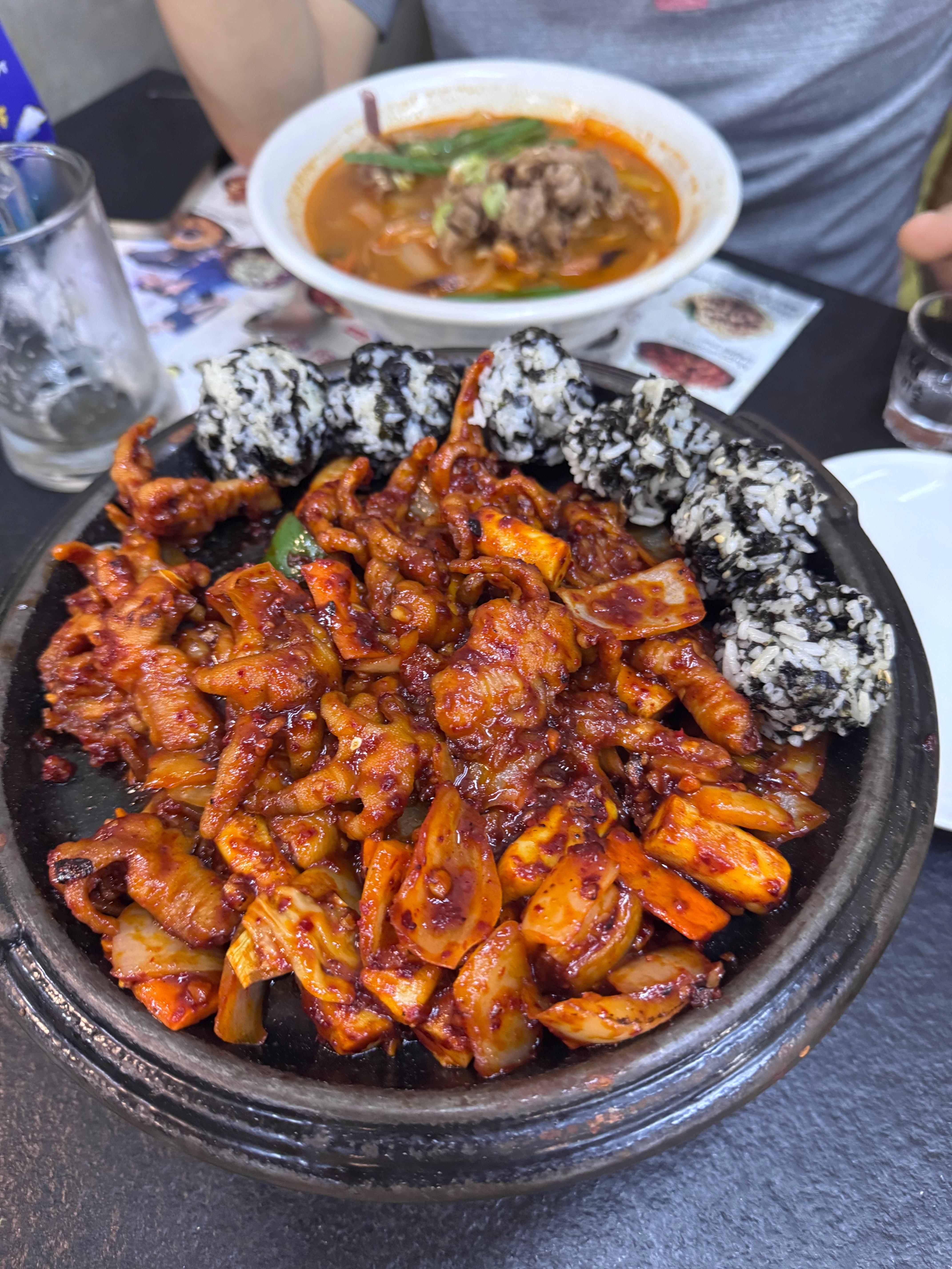 무뼈 닭발과 마라차돌짬뽕