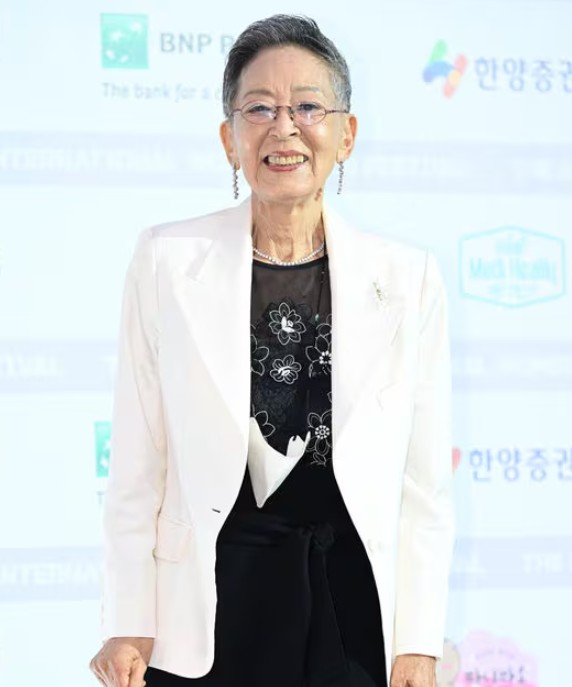배우-김지미