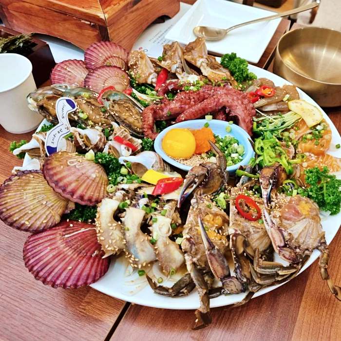 토요일은 밥이좋아 토밥 좋아 부산 해운대 암게 숫꽃게 전복 문어 새우 골뱅이 가리비 모둠해물장 맛집