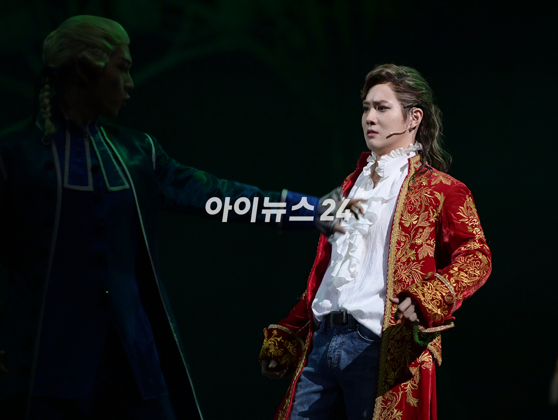 엑소 수호가 20일 오후 서울 종로구 세종문화회관 대극장에서 열린 뮤지컬 '모차르트!' 프레스콜에 참석해 열연하고 있다. [사진=정소희 기자]