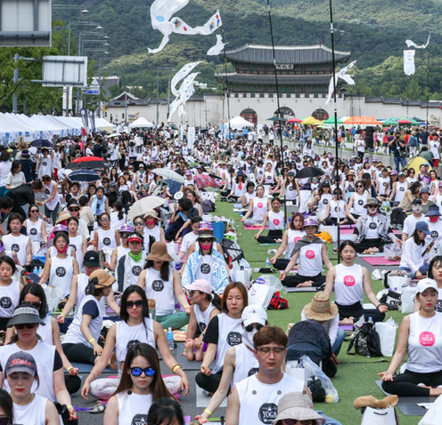 UN세계요가의날 홈페이지 요가사진 이미지입니다.