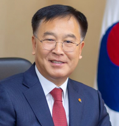 민원인 앞에 바지내린 김진하 군수 논란